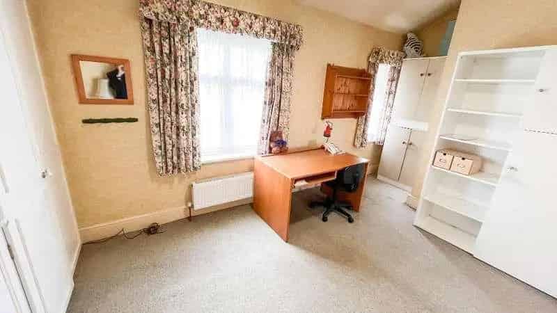 2 bed house for sale