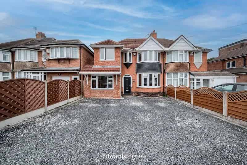 4 Bedroom Semi-Detached House for Sale