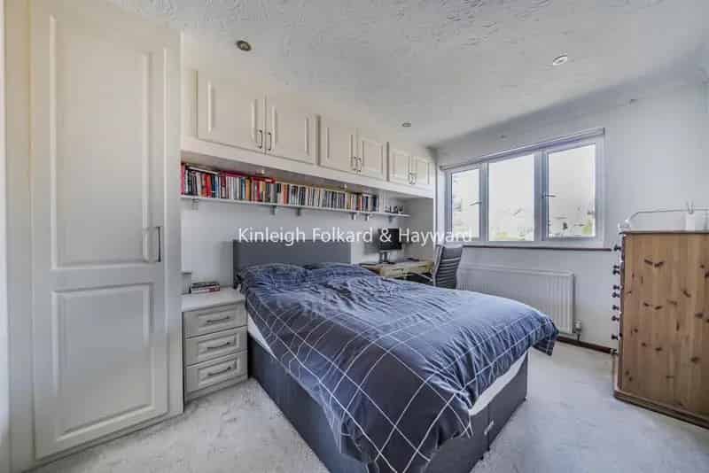 Three Bedroom House Near Amenities and Schools
