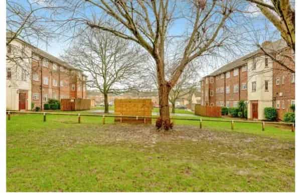 First Floor Flat near Amenities and Schools