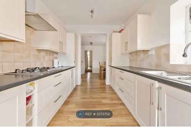 Terraced House to Rent in London E11