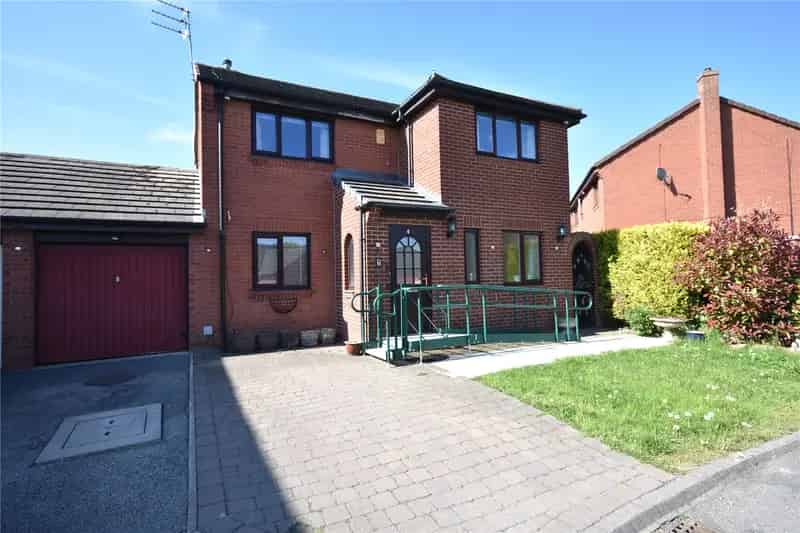 Extended Detached Family Home in Colton Village