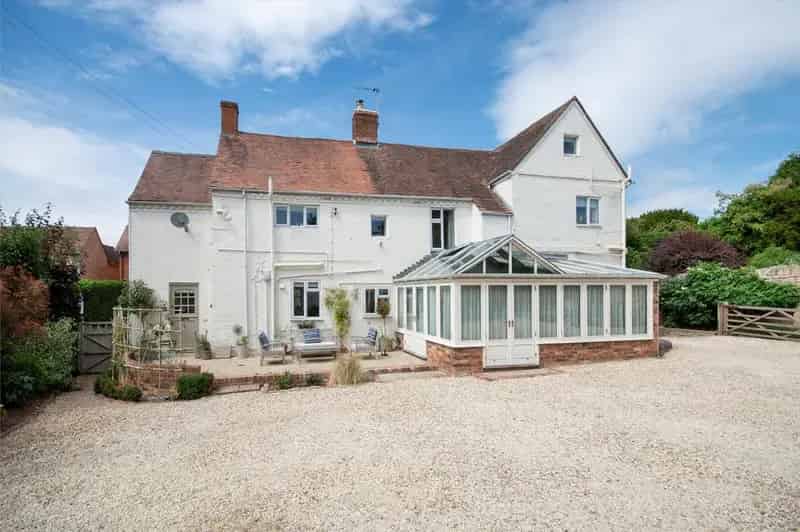 4 Bedroom Detached House for Sale in Cheltenham