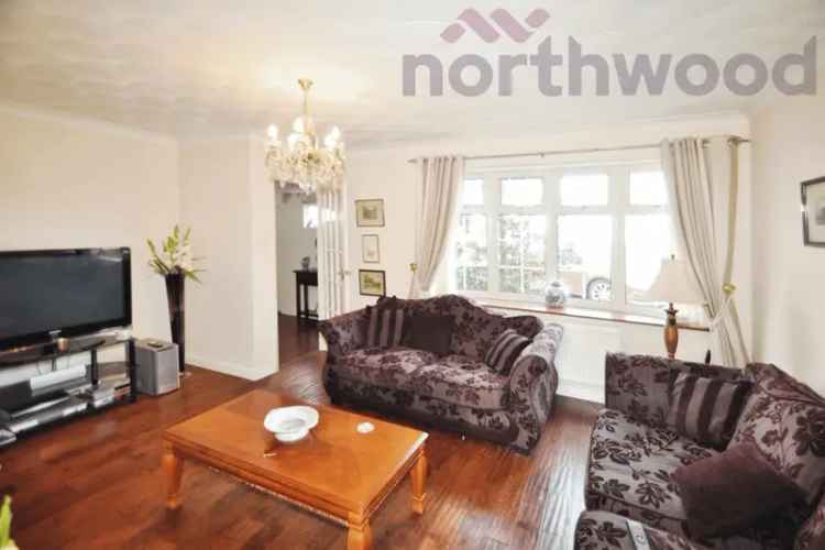 3 Bed Detached House Freehold Wroxham Road