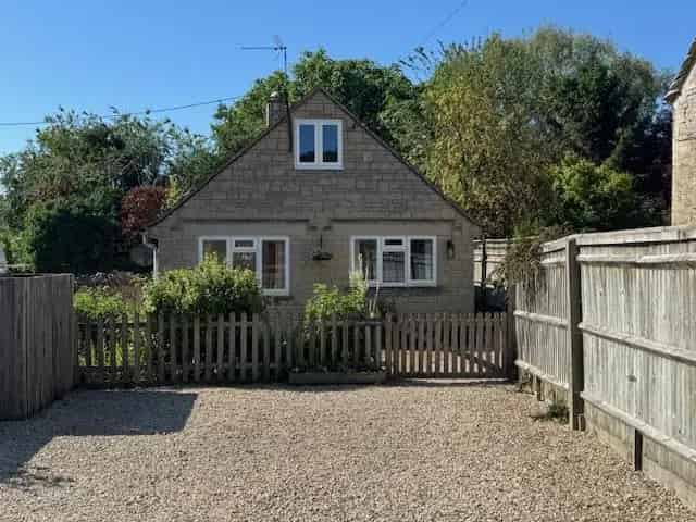 3 Bedroom Detached Bungalow for Sale Cotswolds