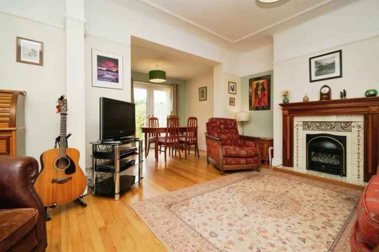 3 Bed Semi Detached House Family Home Garage Parking