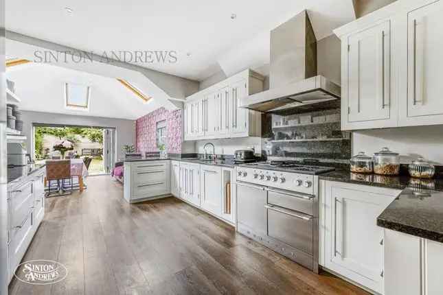 Semi-Detached House for Sale in Amherst Avenue Ealing W13