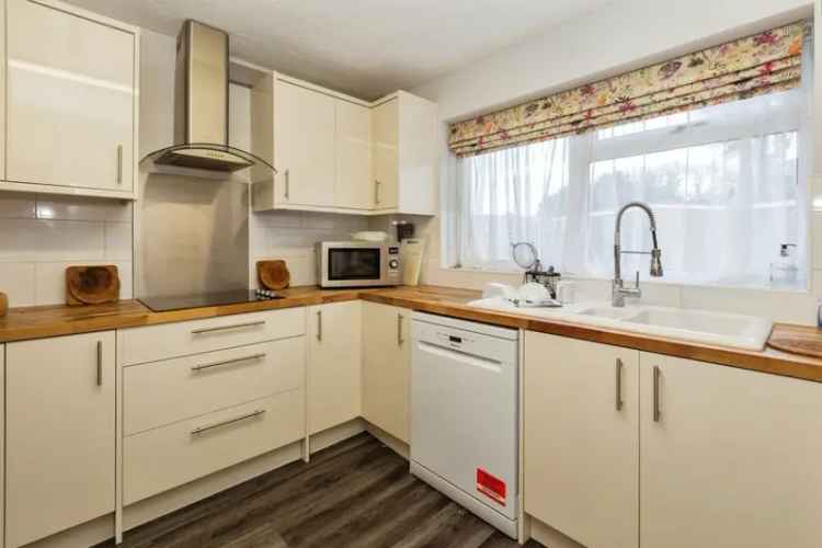 3 Bedroom Ground Floor Property with Patio and Stunning Views