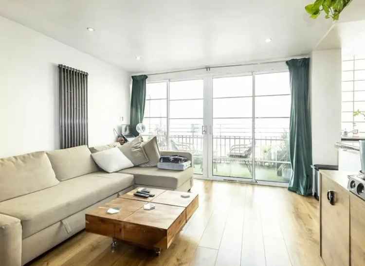 Flat For Sale in London, England