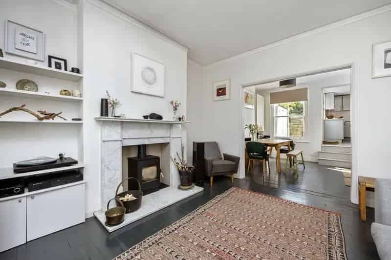 3 Bedroom Semi-Detached House Kemptown Village