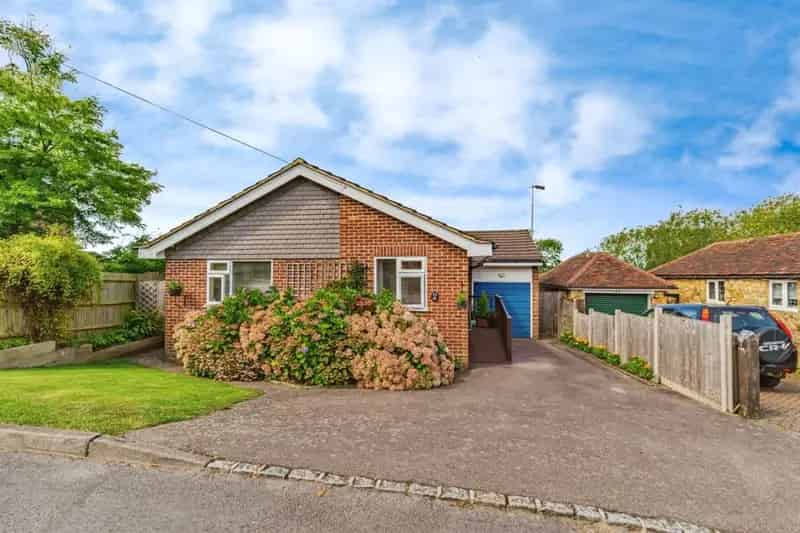 Three Bedroom Detached Bungalow in Dormansland