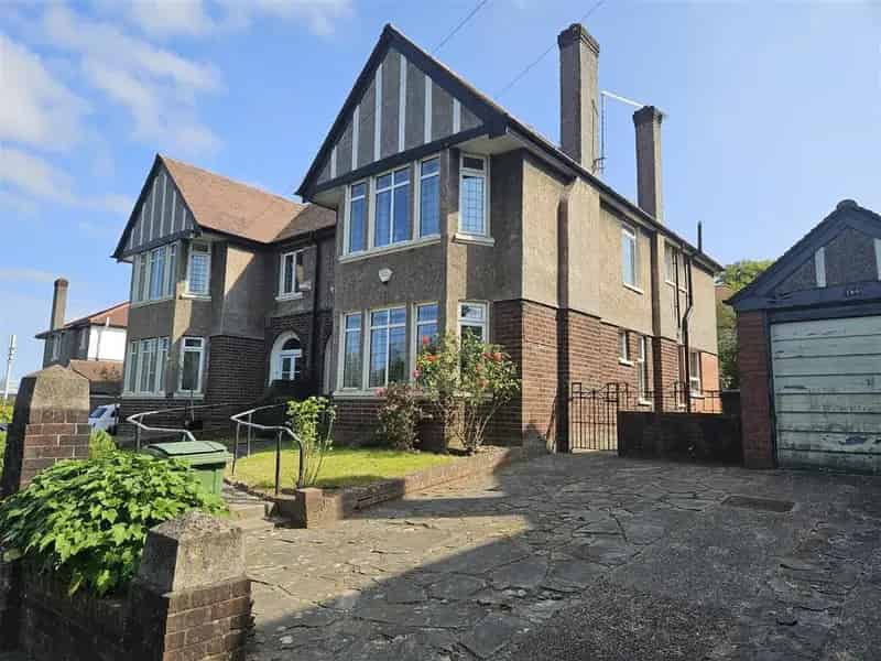 4 Bedroom Semi-Detached House For Sale
