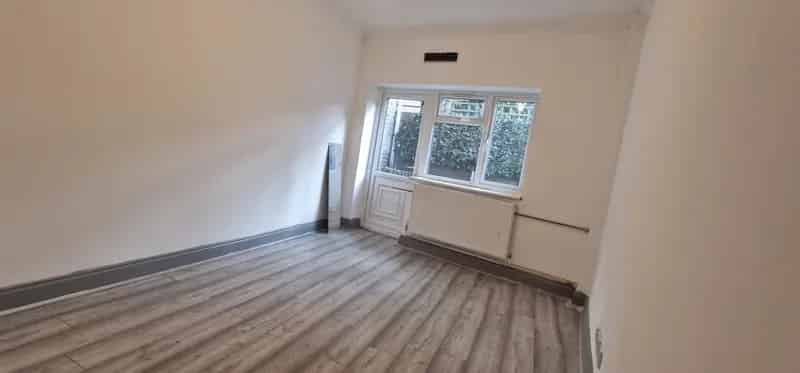 3 Bedroom Flat House to Rent
