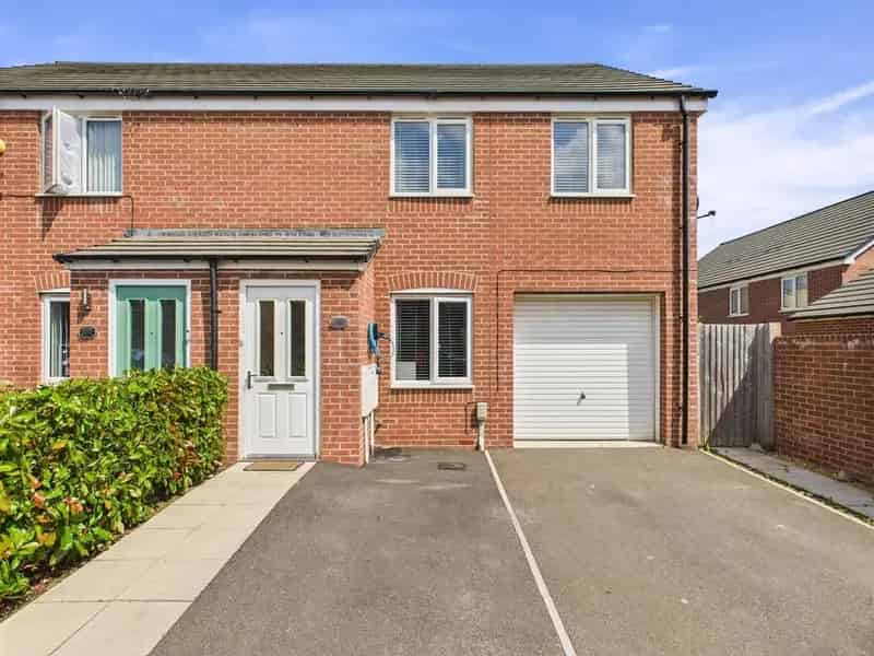 3 bedroom semi-detached house for sale