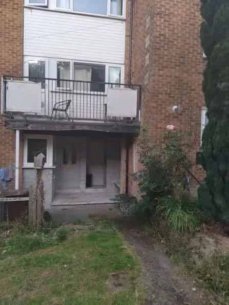 Three Bedroom House with Double Glazing and Garden