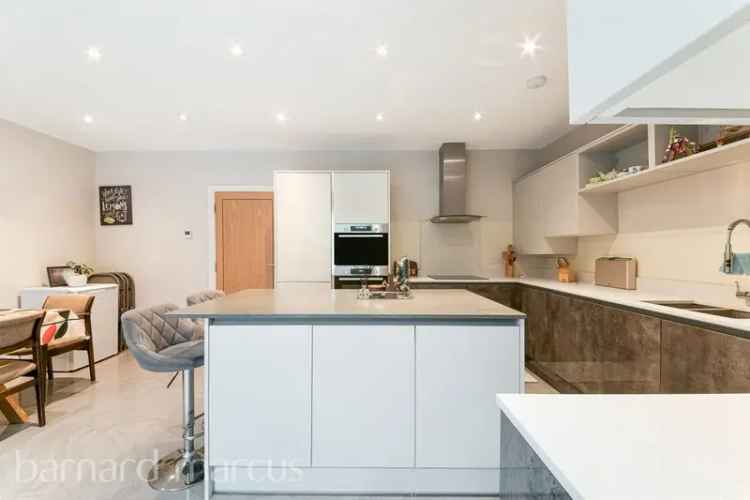4-Bed Family Home in Langley Vale Near Epsom Downs