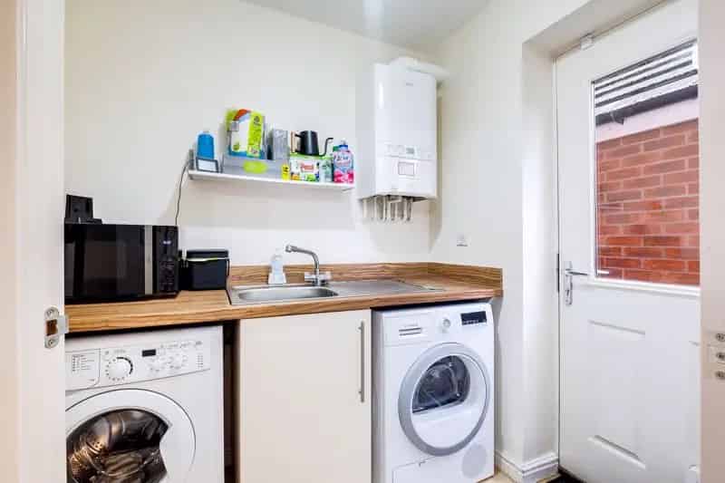 4 Bedroom Detached House to Rent Great Barr