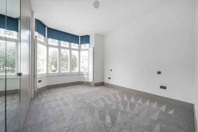 Flat to rent in Kings Road, Richmond TW10