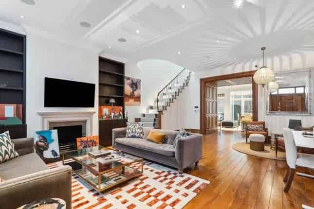 Three Bedroom Property for Rent in Knightsbridge