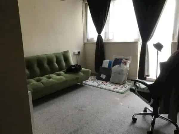 Spacious L-Shaped Studio Flat near Central London
