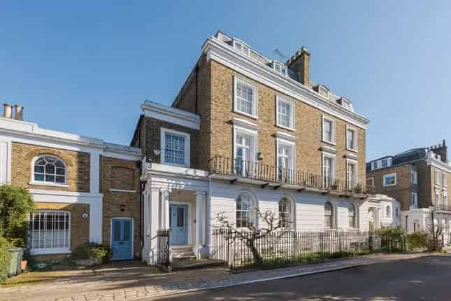 8 Bedroom Georgian House for Sale in Crescent Grove London SW4