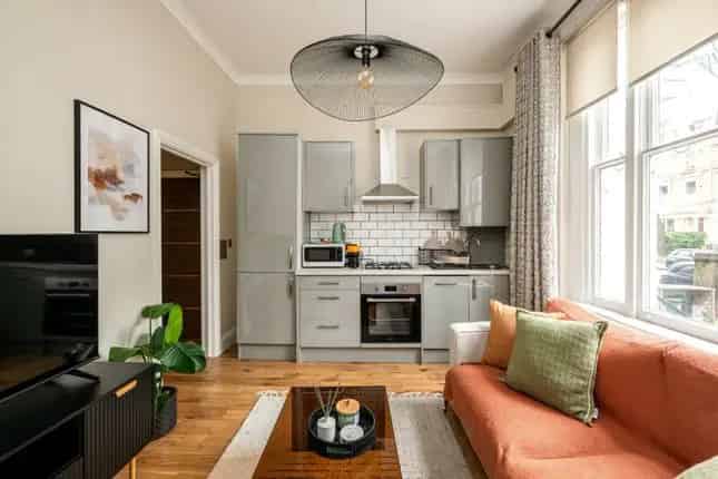 5 Apartment Period Property  Cambridge Gardens W10