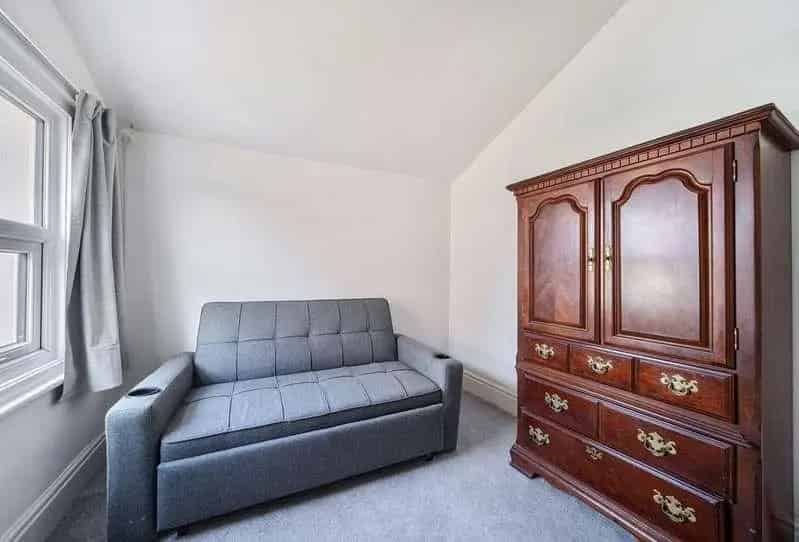 2 Bed Flat for Sale Near St Andrews Park Gloucester Road