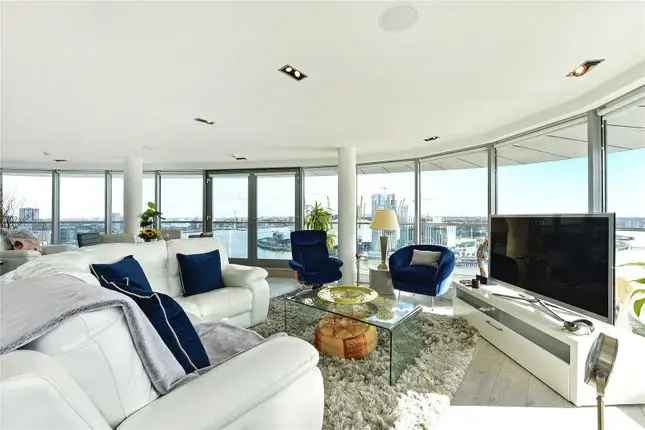 Flat for sale in New Providence Wharf, 1 Fairmont Avenue, Canary Wharf, London E14