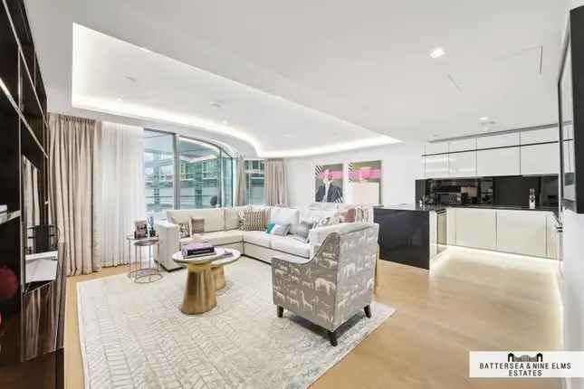 Luxury 3-Bed Flat in The Corniche with Thames Views and Amenities