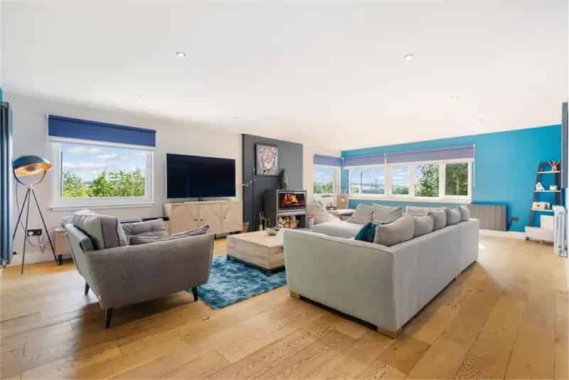5 Bed Detached House with 2 Reception Rooms and Breathtaking Views