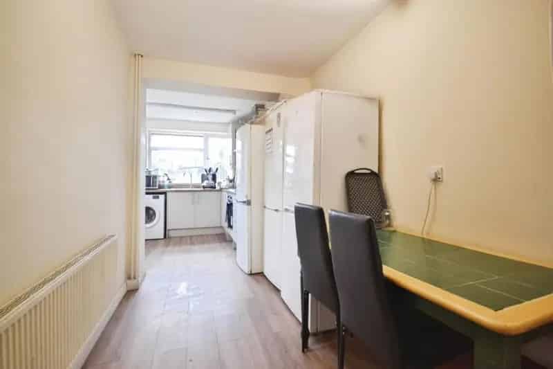 5 Bed HMO Property for Sale - Driveway Parking & Large Garden