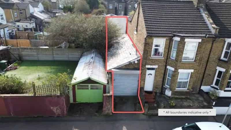 Single Storey Workshop Watford - Vehicle Pit WC