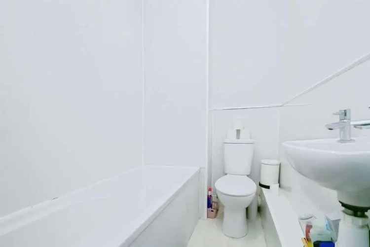 3 Bed House For Sale Near Town Centre