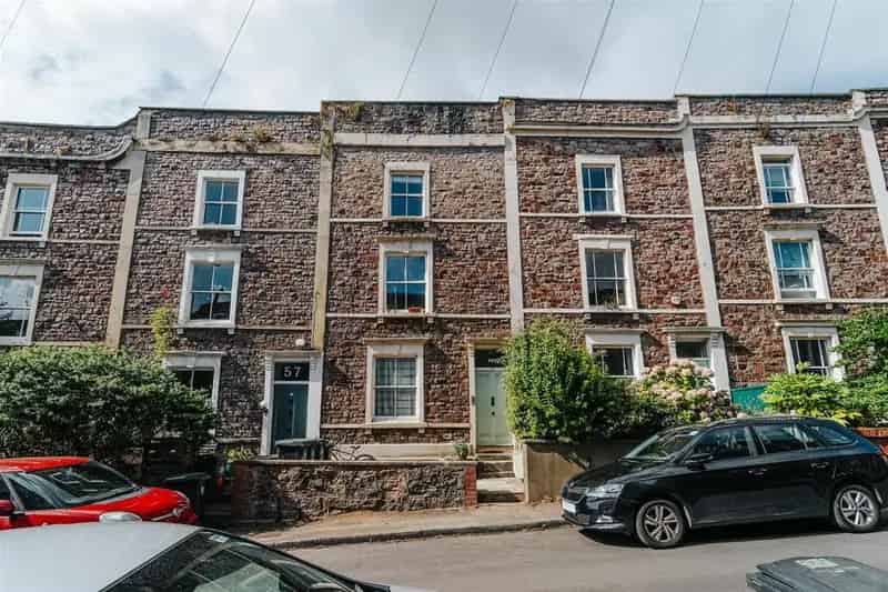 2 Bedroom Cliftonwood Apartment For Sale