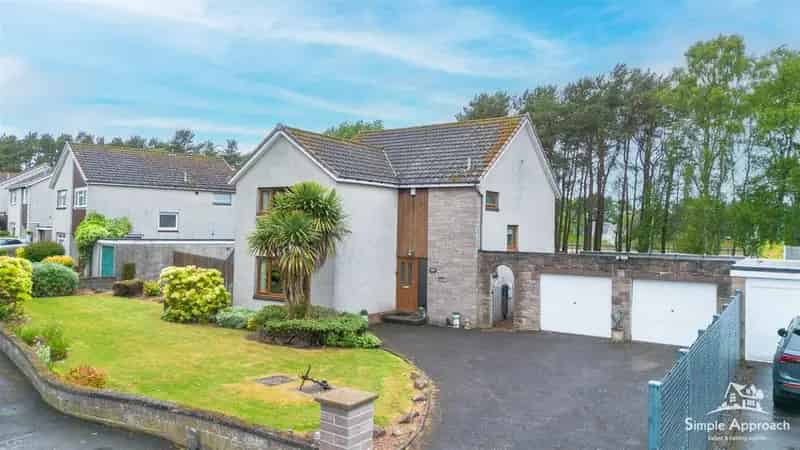 5 Bedroom Detached House for Sale in Broughty Ferry