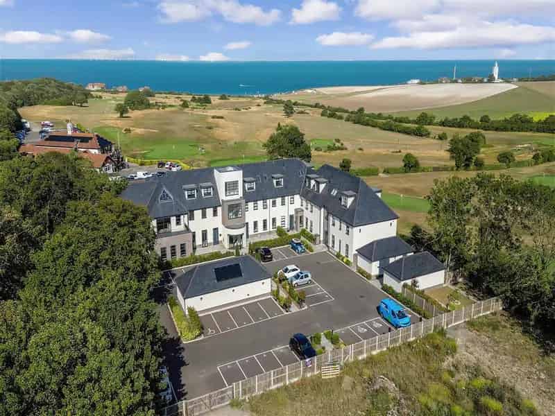 Luxury 3-Bed Penthouse Apartment The Fairways