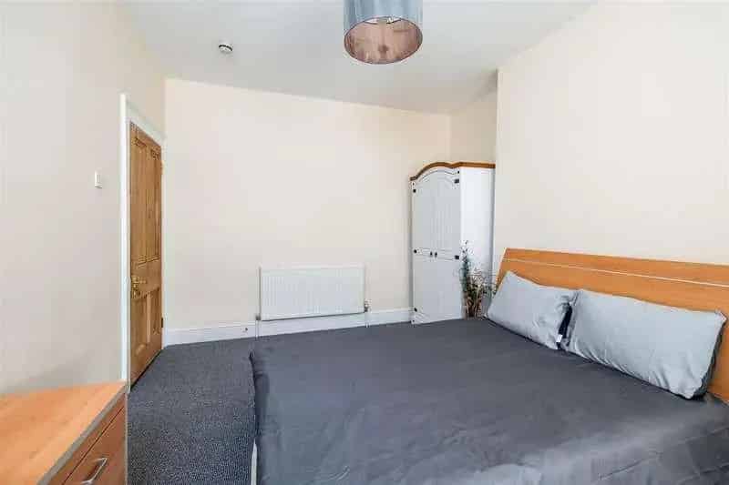 1 Bed Maisonette for Sale -  Spacious & Versatile