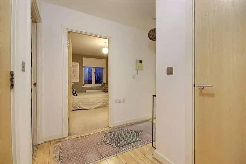 2 bed flat for sale