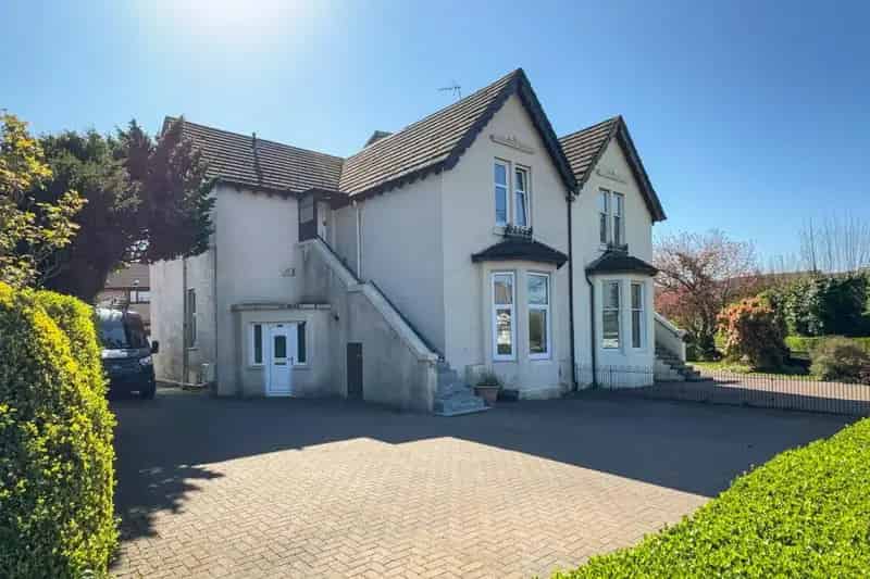 2 Bedroom Flat for Sale Near Yoker Train Station