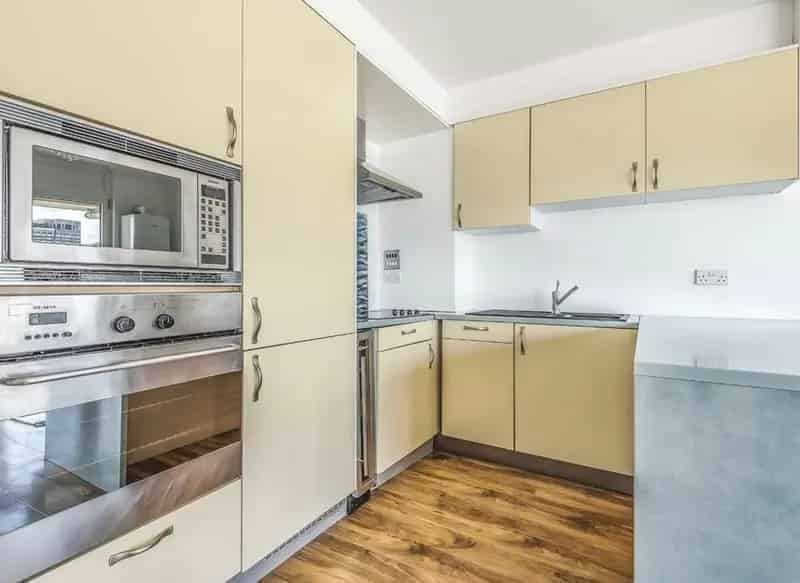 2 Bed Flat River Views Canary Wharf Tennis Court Parking
