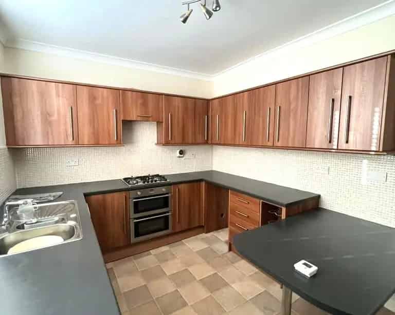 4 Bedroom Semi Detached House to Rent Scott Hall Road