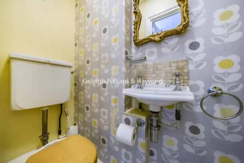 5 Bedroom Detached House Near Ealing Broadway