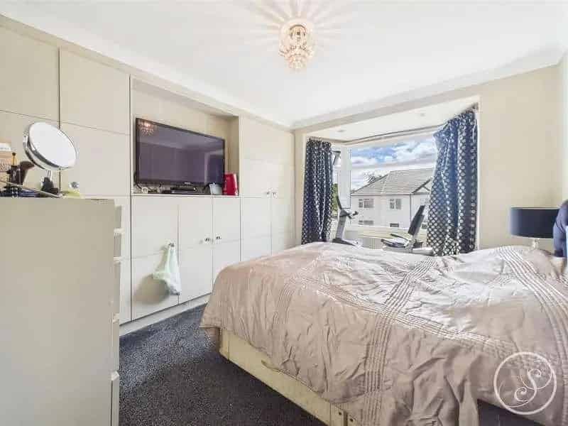3 Bed Semi-Detached House for Sale