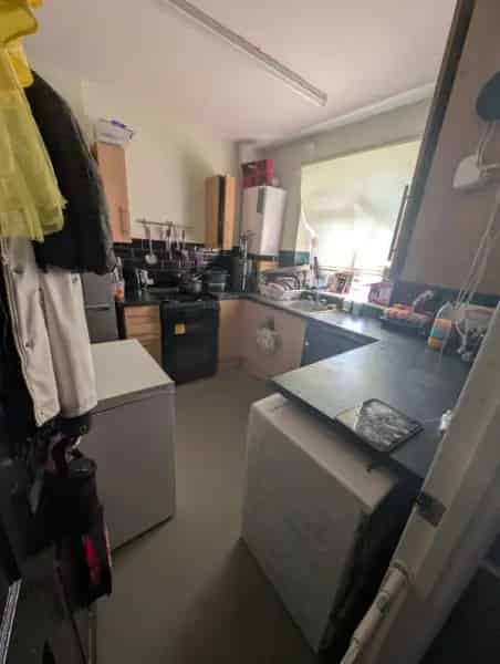 3 Bedroom Apartment with Balcony and Lift Access