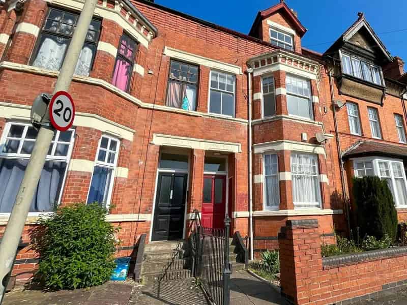 One Bedroom Apartment Clarendon Park Road Leasehold