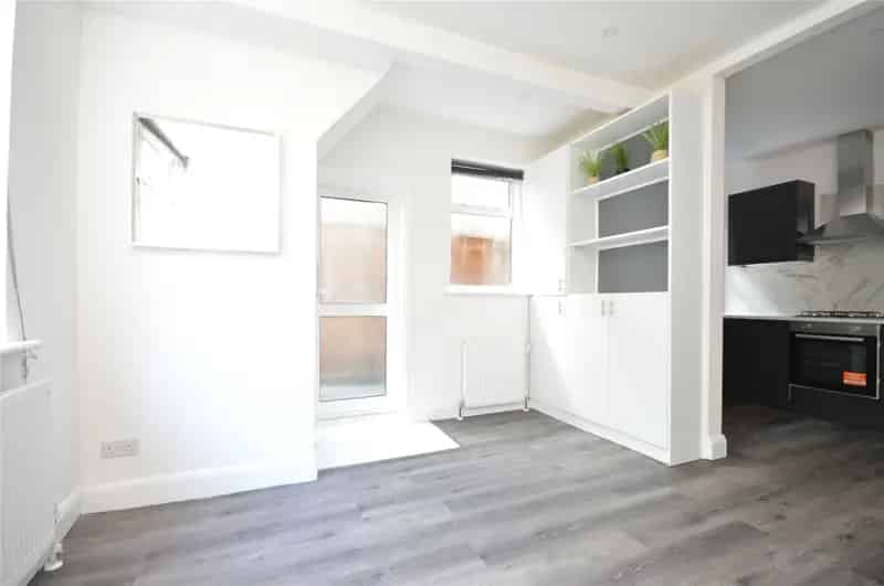 2 Bedroom Maisonette To Rent