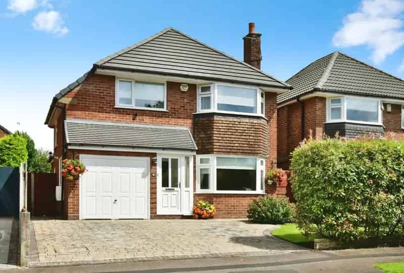 3 Bedroom Detached House for Sale Cheadle Hulme SK8