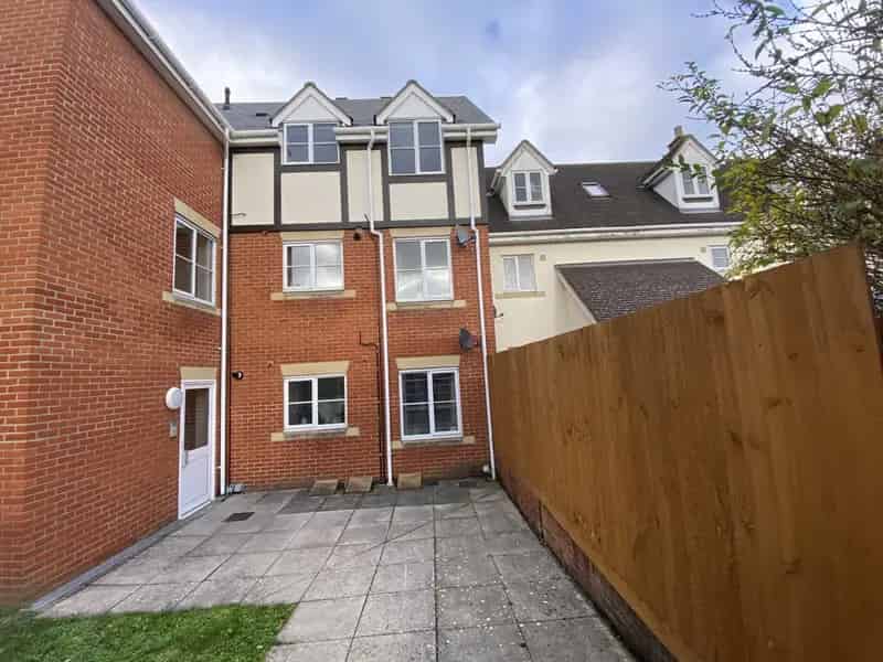 2 Bedroom Apartment House to Rent