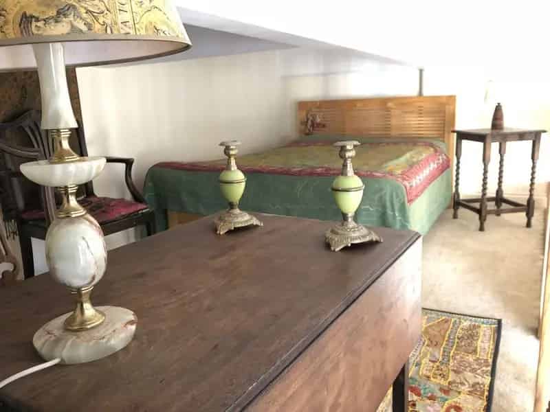 1 Bedroom Apartment in Deco Building For Sale