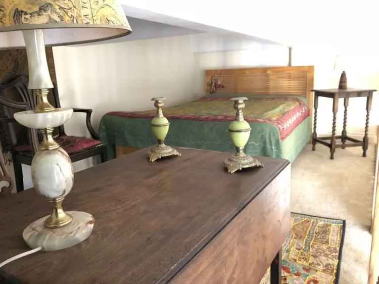 1 Bedroom Apartment in Deco Building For Sale